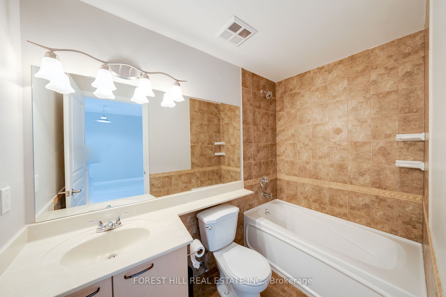 438 Richmond Street W, #219