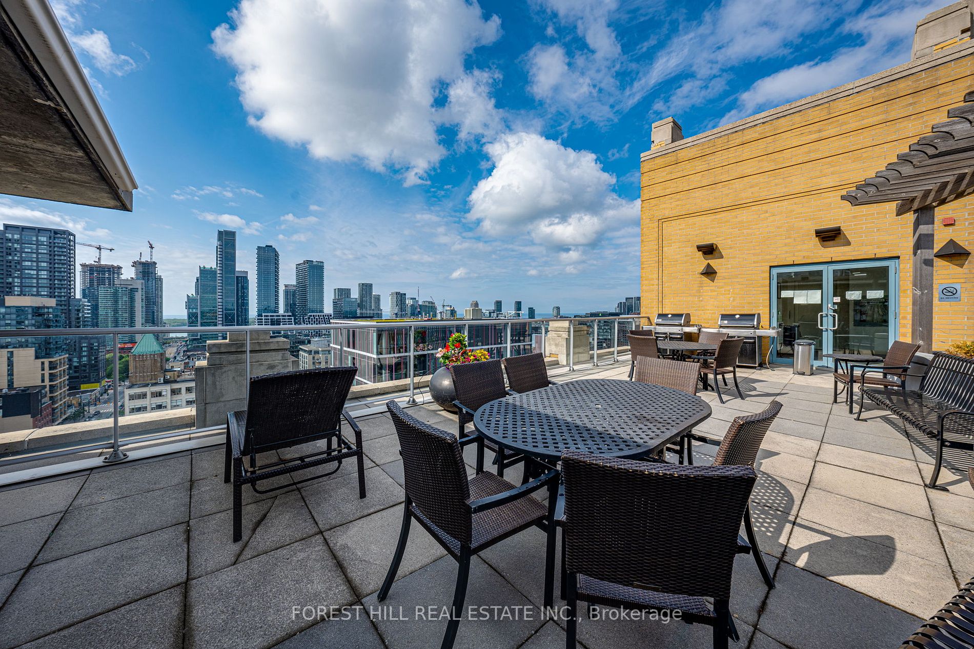 438 Richmond Street W, #219