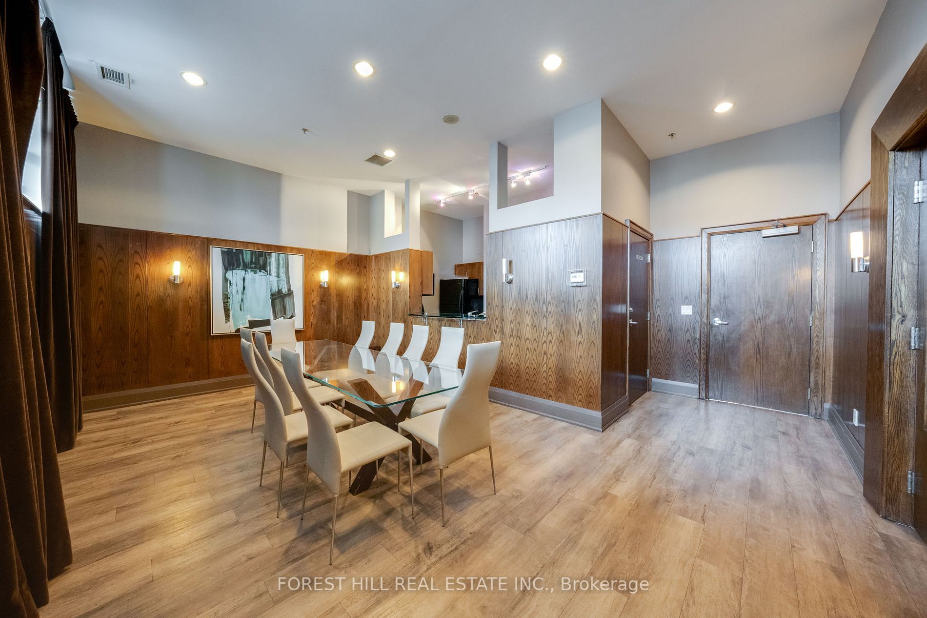 438 Richmond Street W, #219