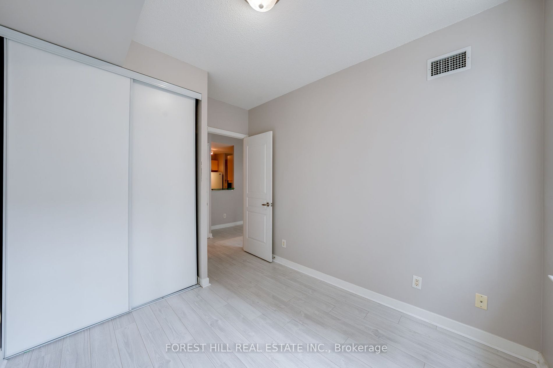 438 Richmond Street W, #219