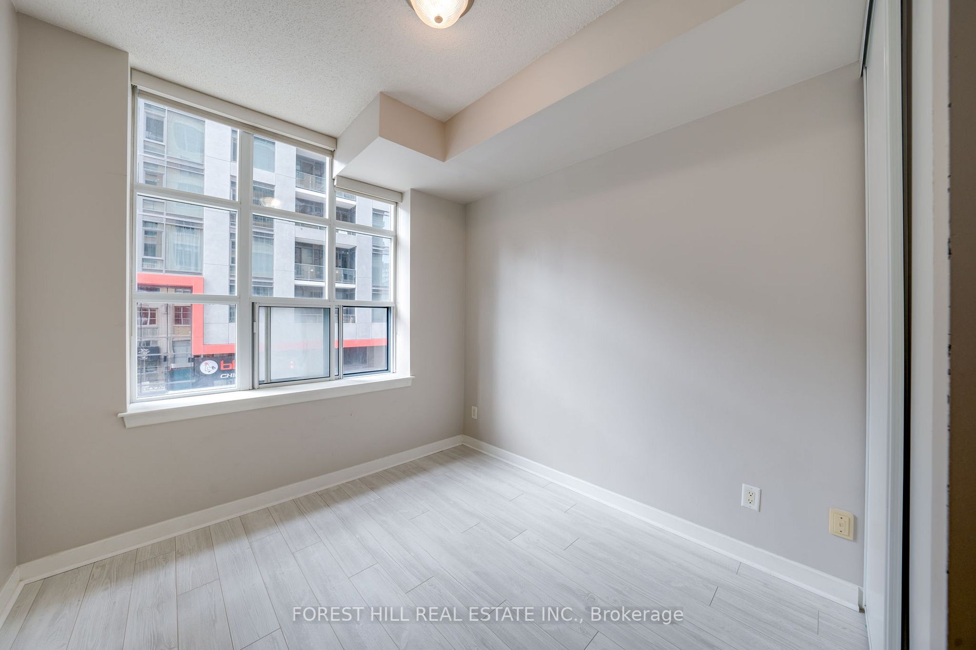 438 Richmond Street W, #219