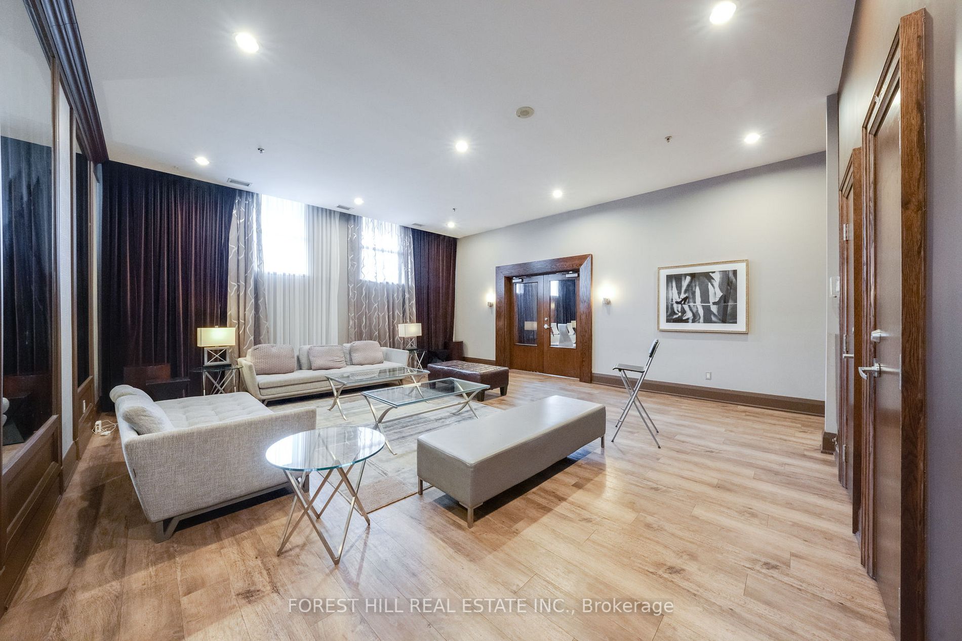 438 Richmond Street W, #219