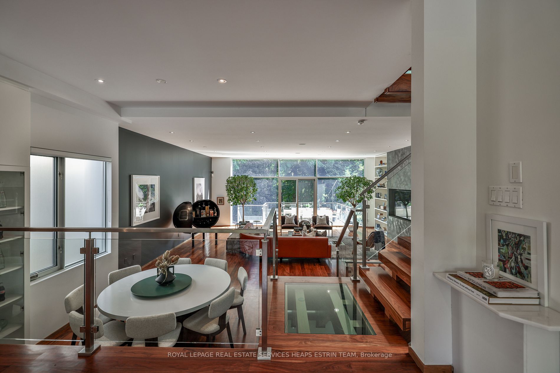 63 Douglas Cres