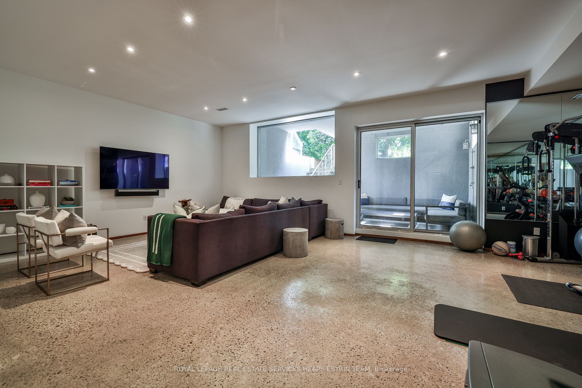 63 Douglas Cres