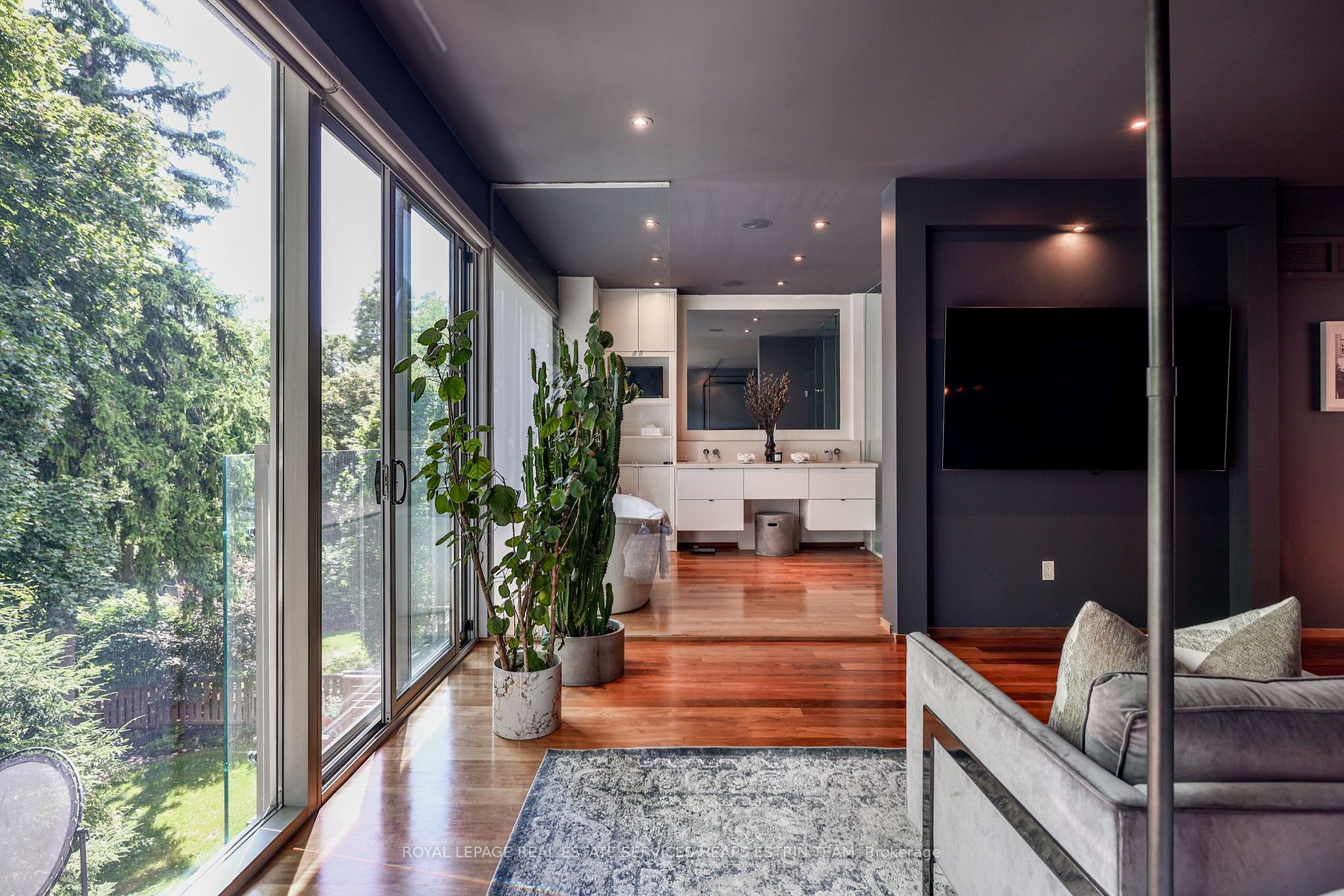 63 Douglas Cres