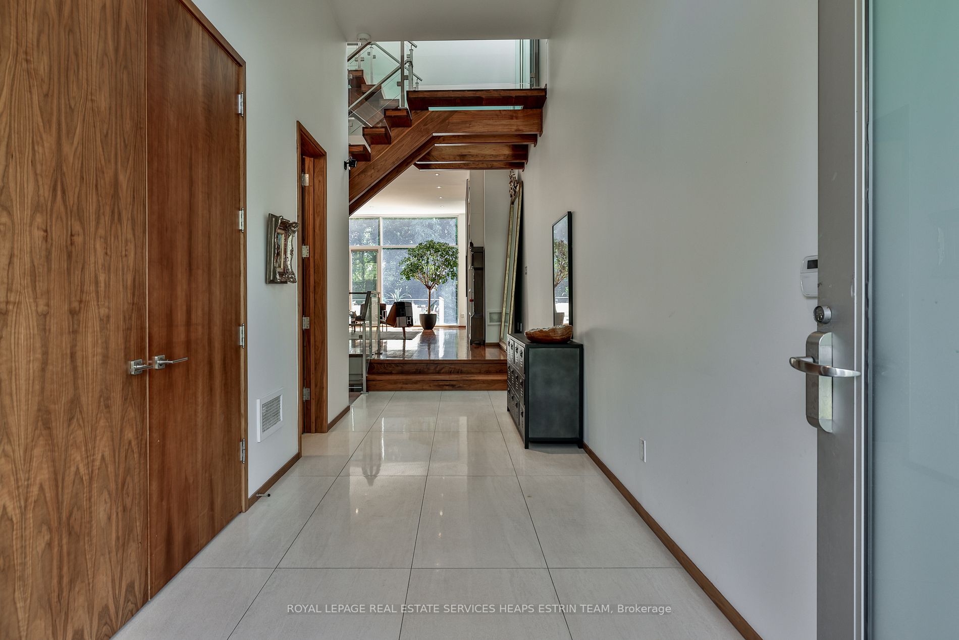 63 Douglas Cres