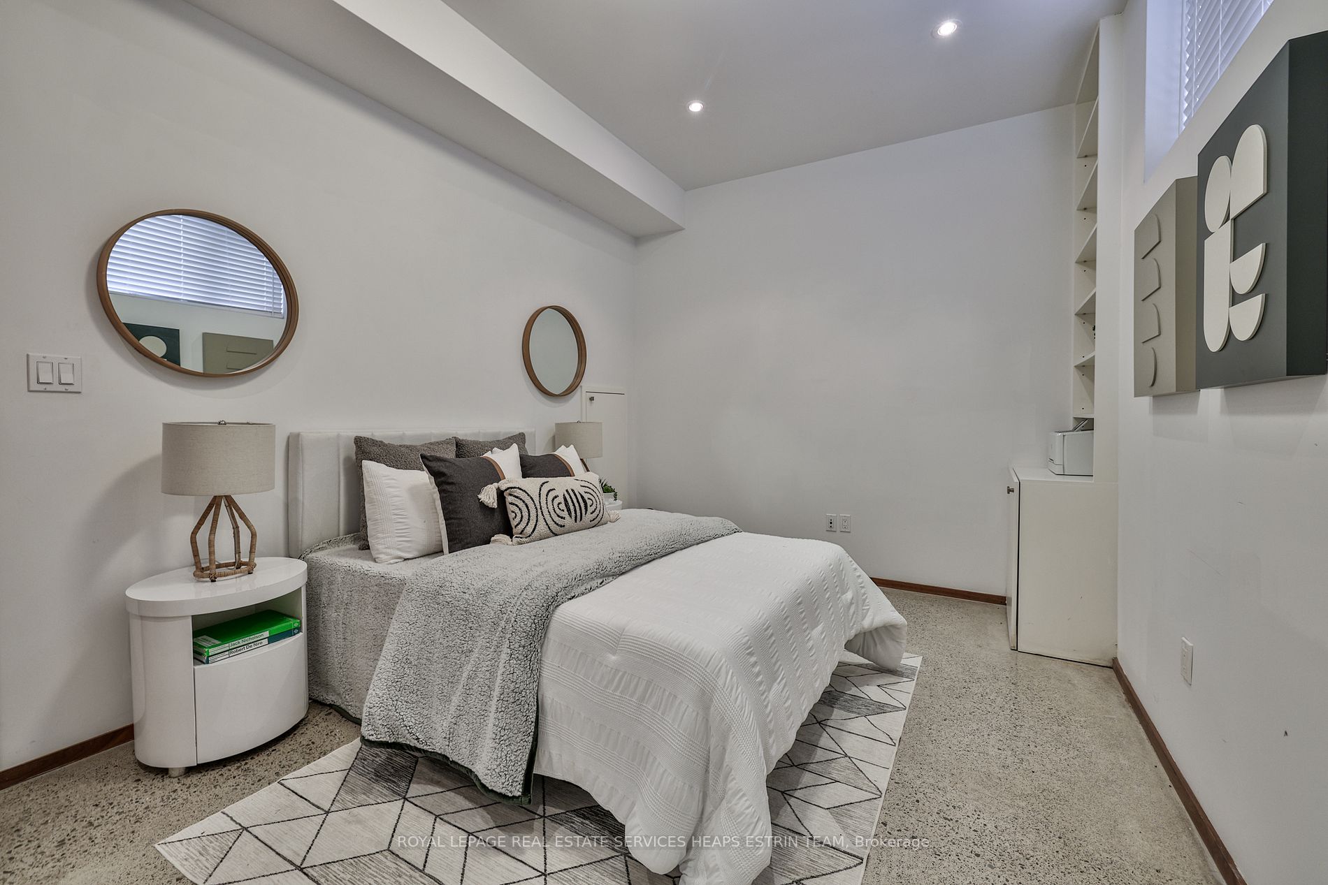 63 Douglas Cres