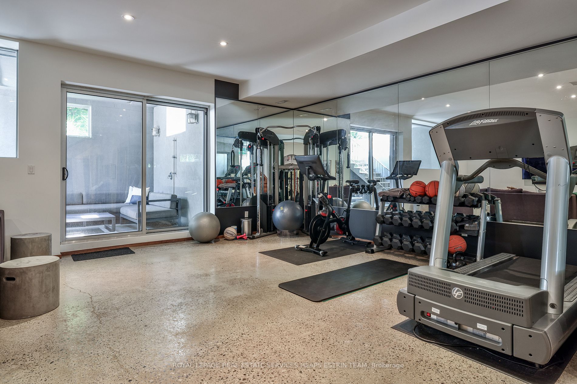 63 Douglas Cres