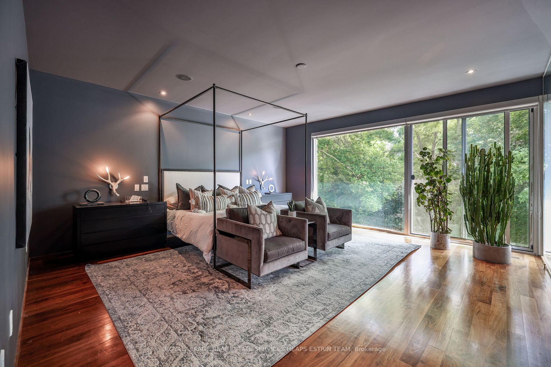 63 Douglas Cres