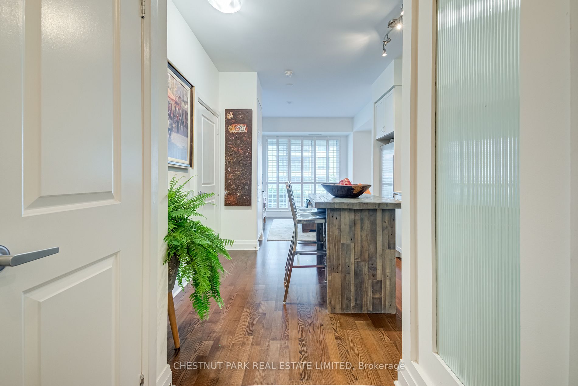 25 Scrivener Sq, #701