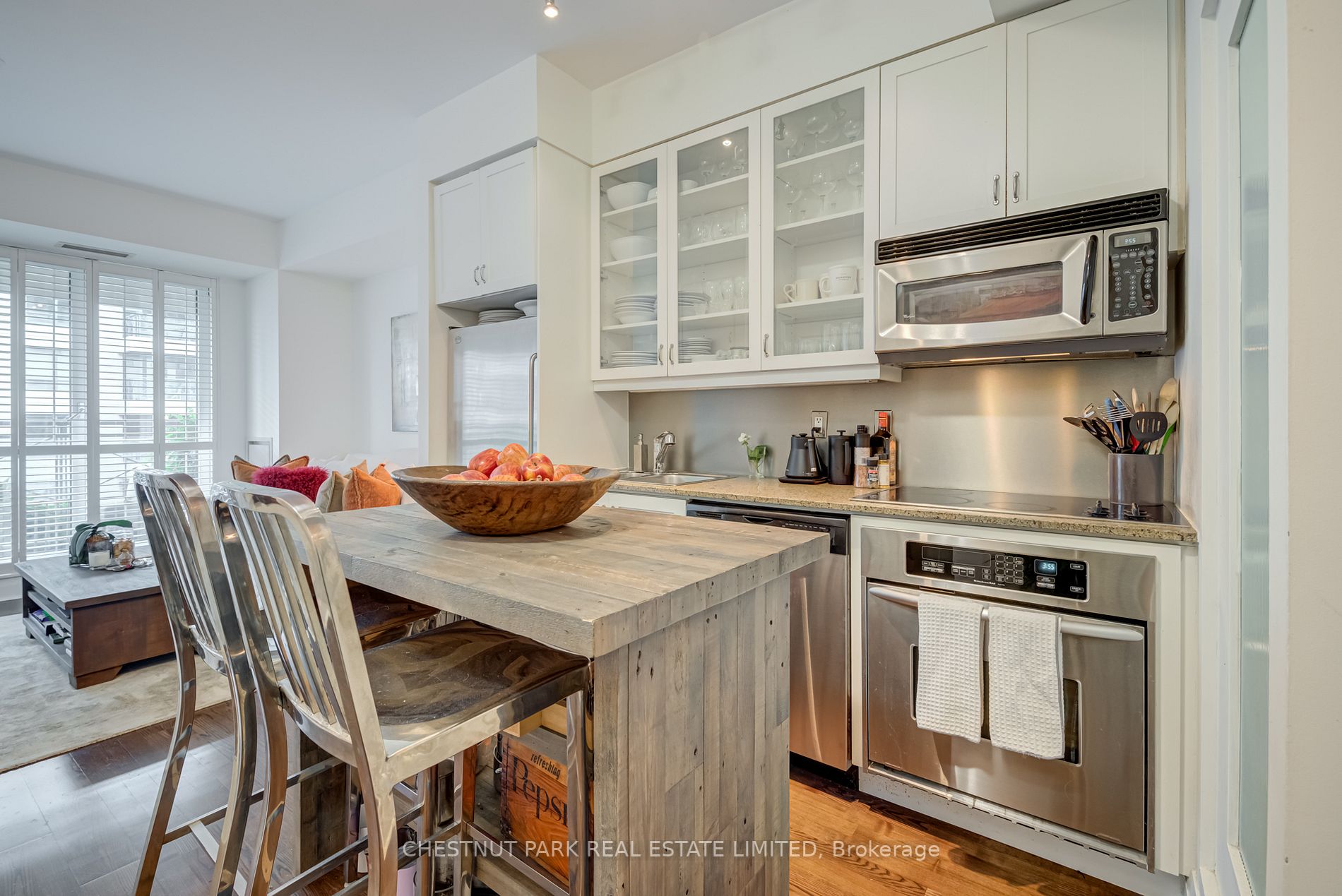 25 Scrivener Sq, #701