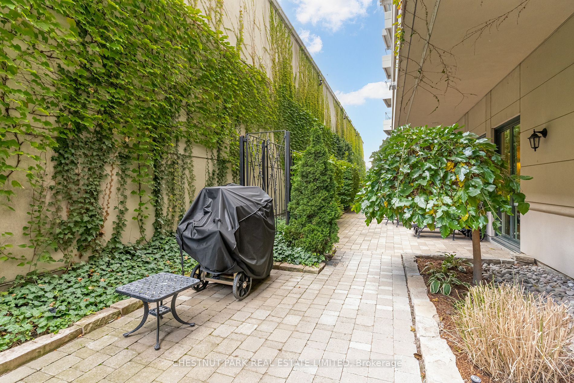 25 Scrivener Sq, #701