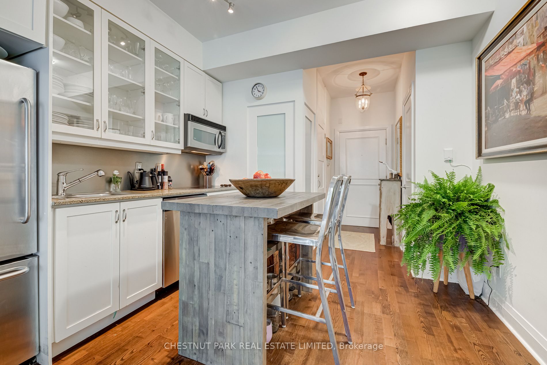 25 Scrivener Sq, #701
