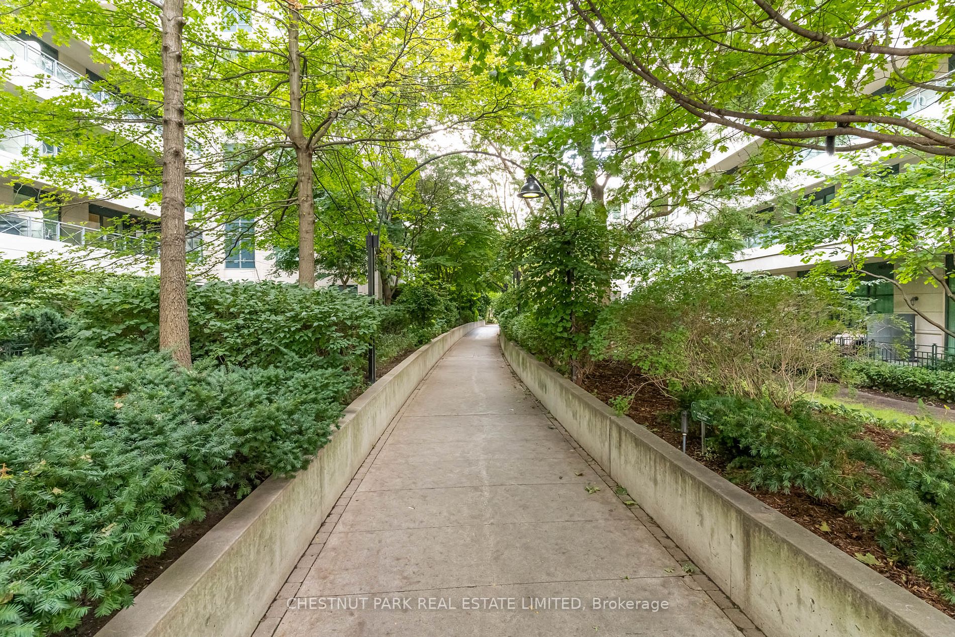 25 Scrivener Sq, #701