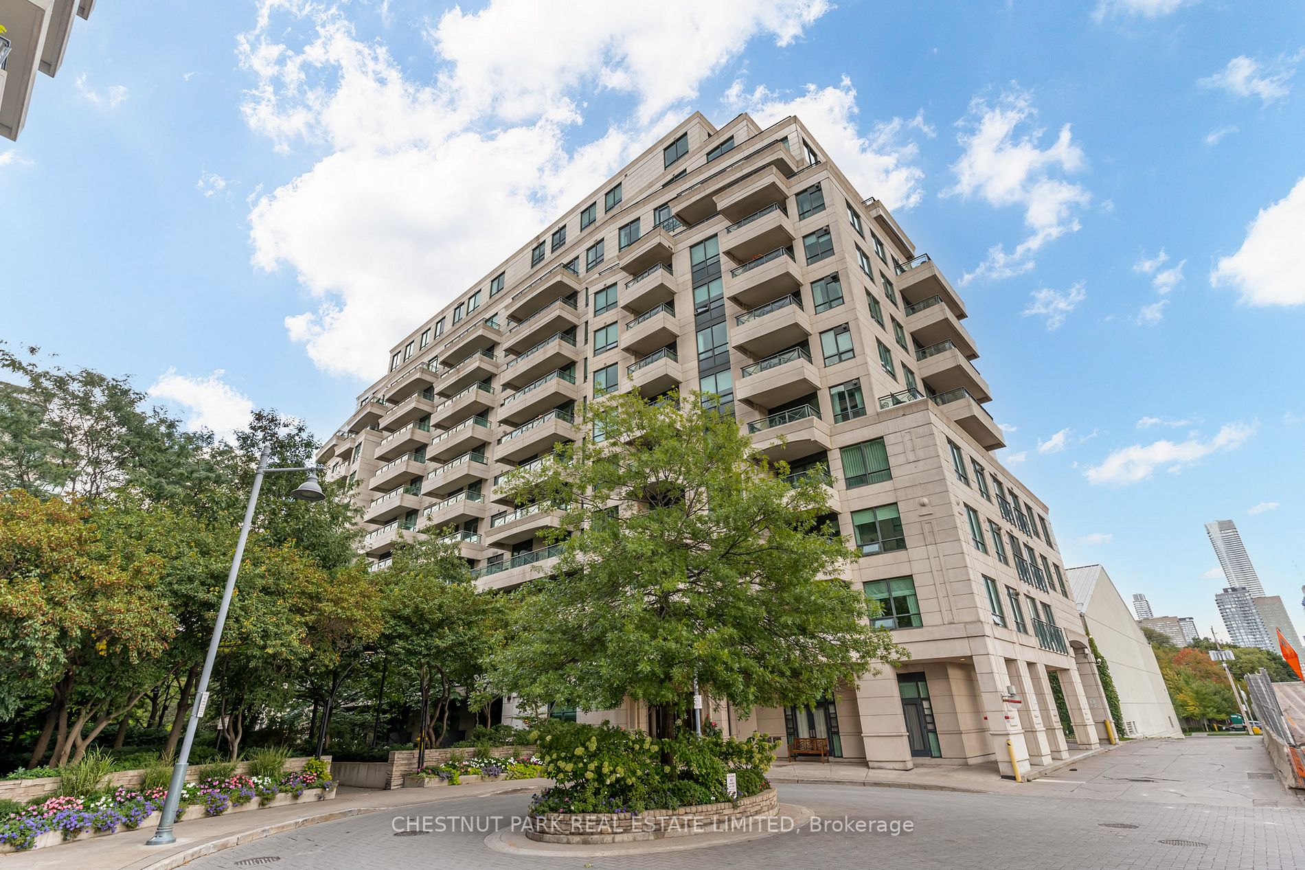 25 Scrivener Sq, #701
