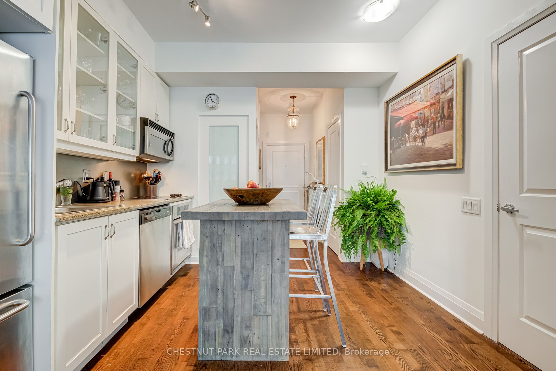 25 Scrivener Sq, #701