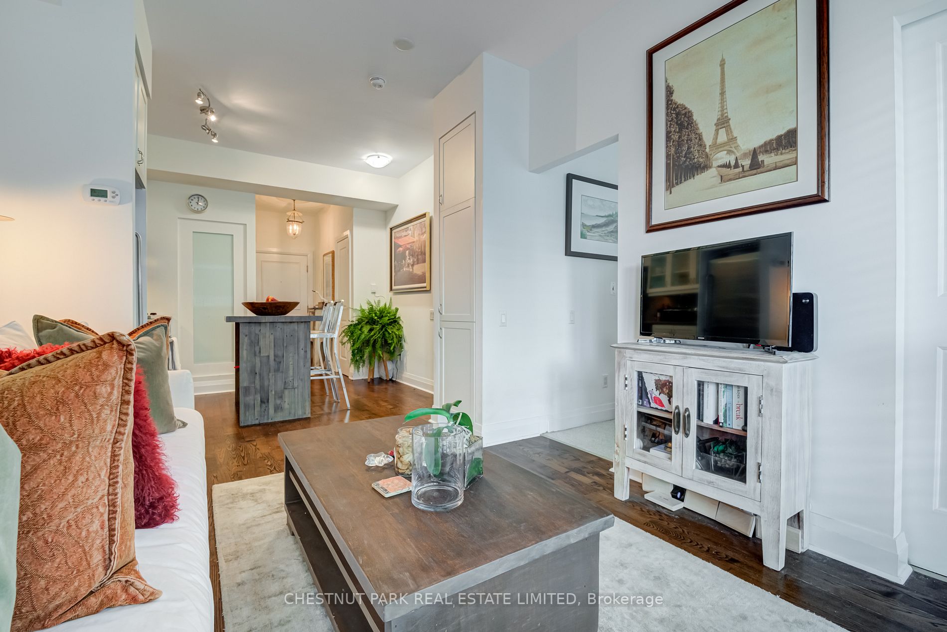 25 Scrivener Sq, #701
