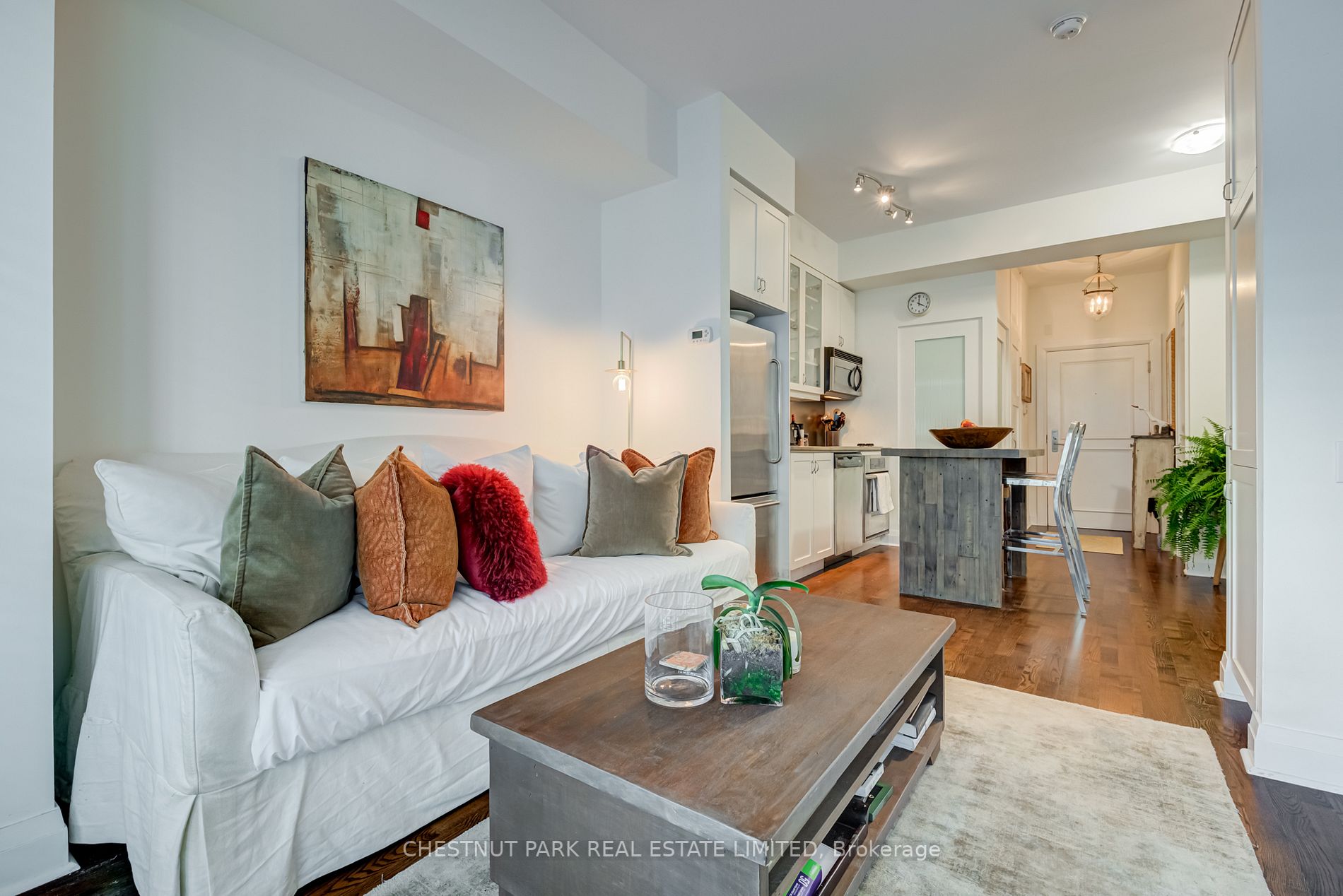 25 Scrivener Sq, #701