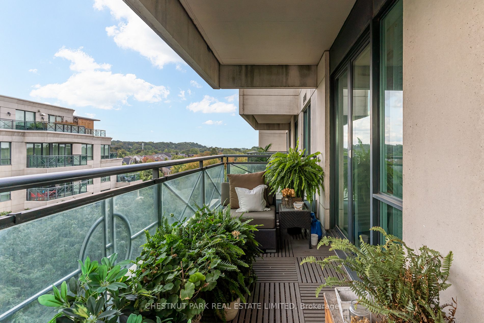25 Scrivener Sq, #701