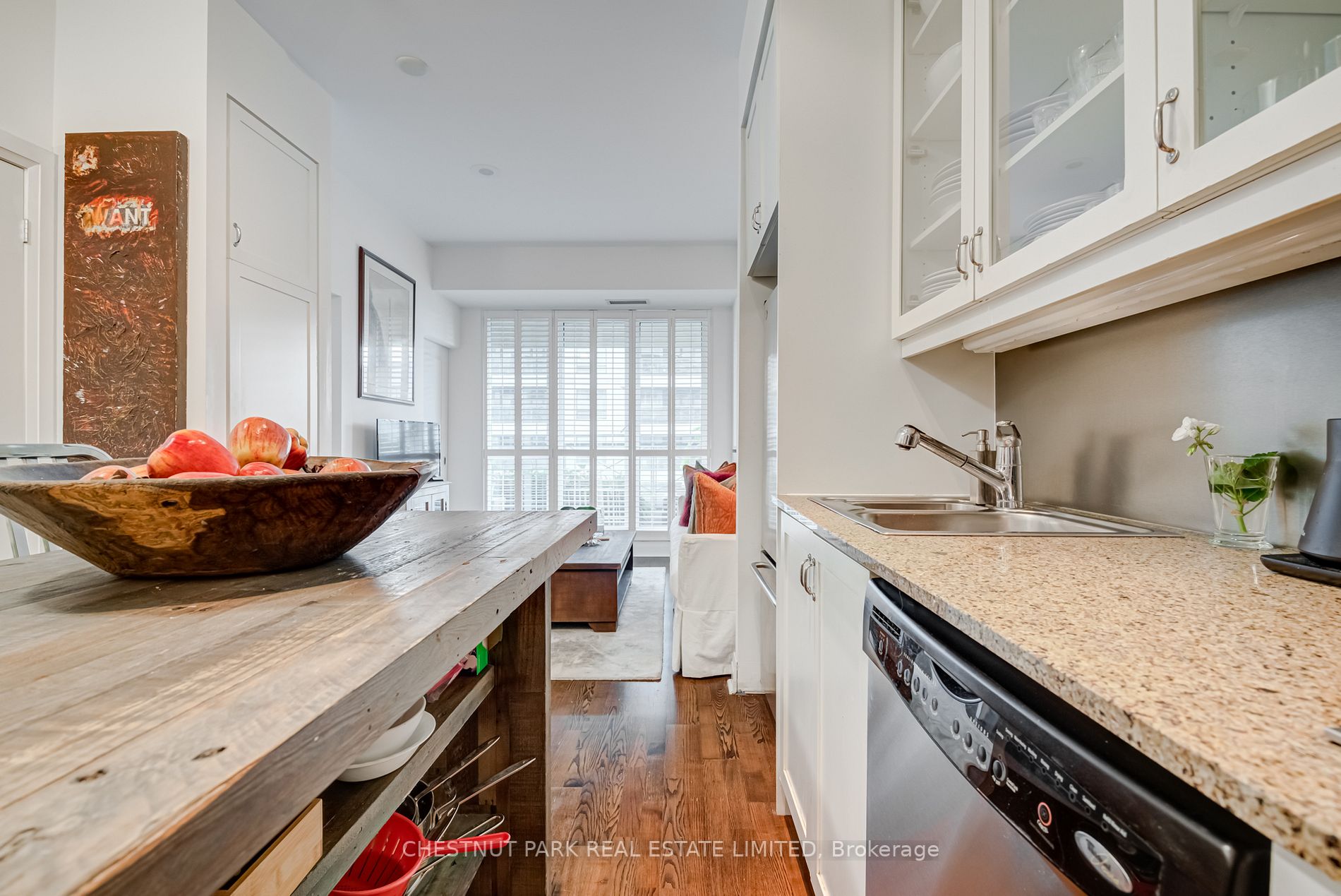 25 Scrivener Sq, #701