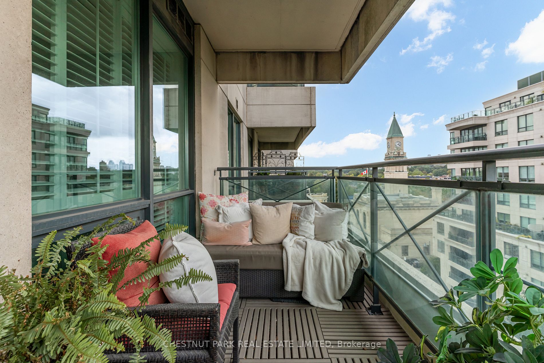 25 Scrivener Sq, #701