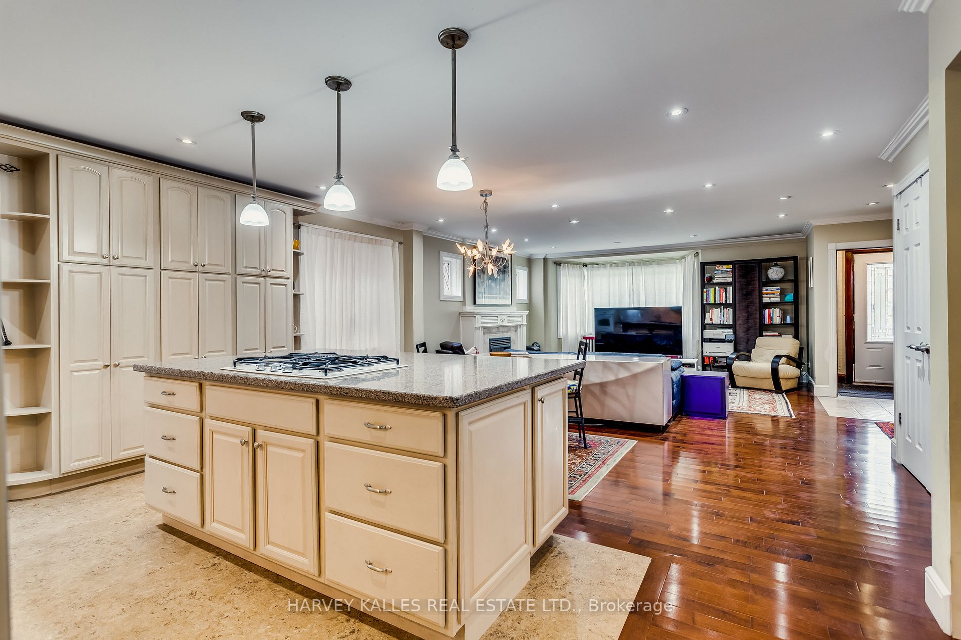 15 Braemar Avenue, #Main