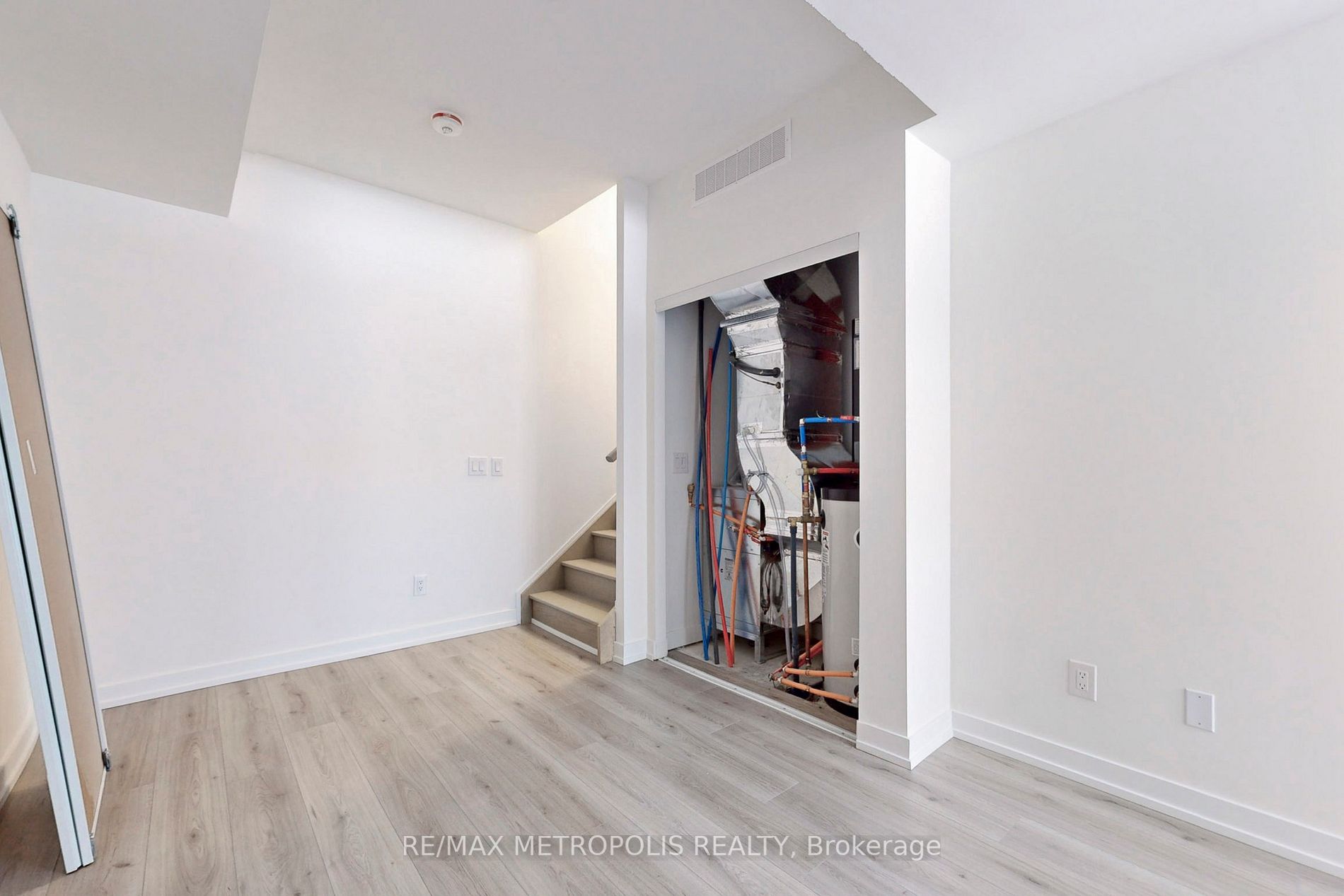 871 Sheppard Avenue W, #42