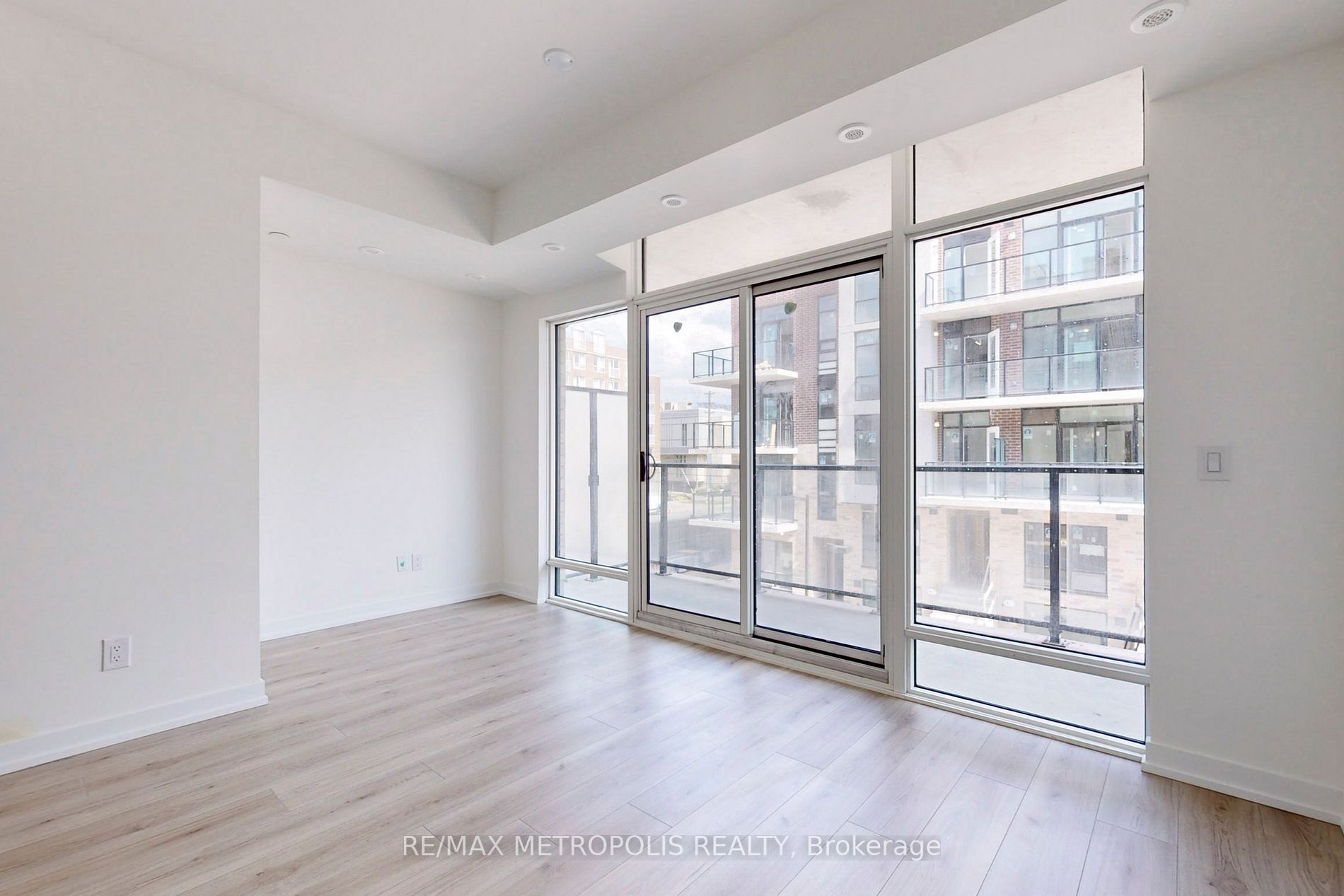 871 Sheppard Avenue W, #42