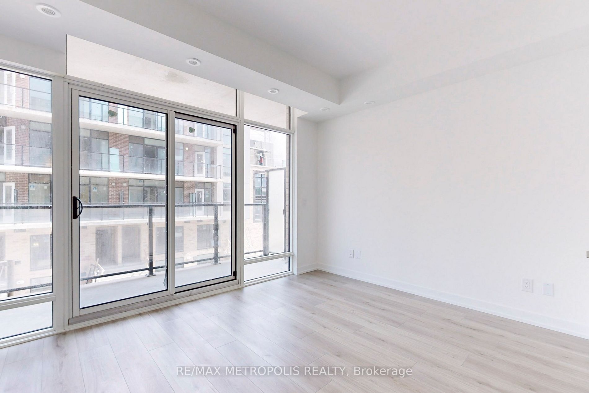 871 Sheppard Avenue W, #42