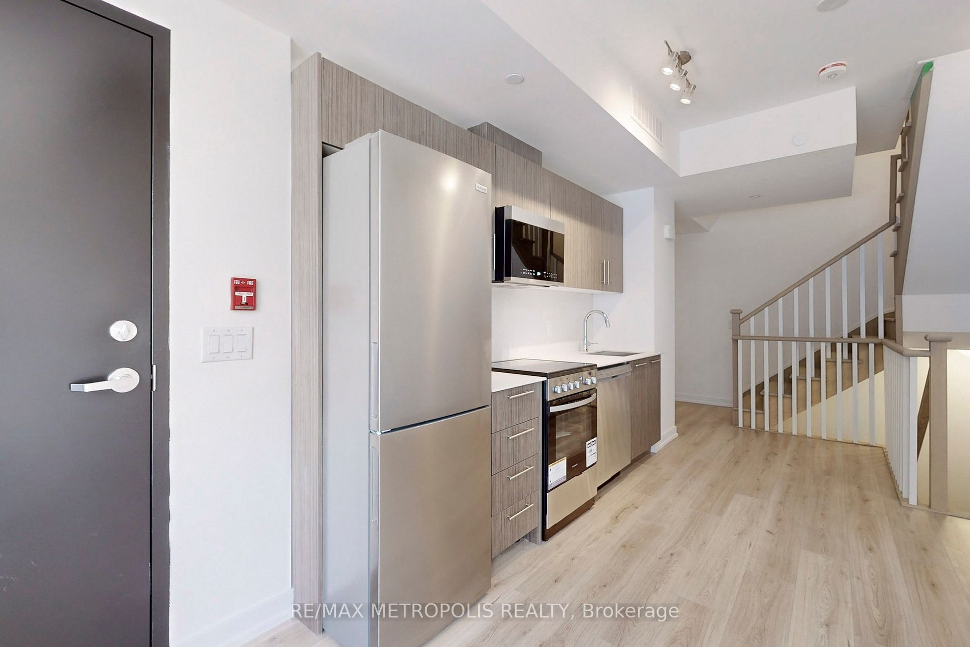 871 Sheppard Avenue W, #42