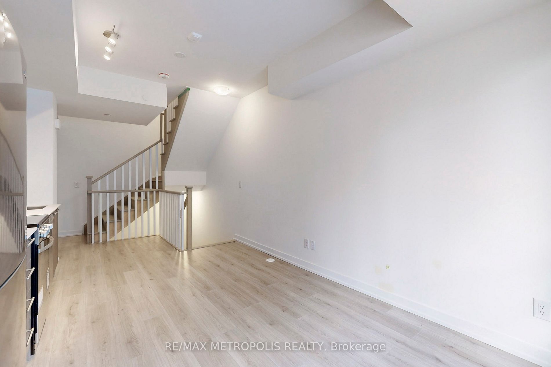 871 Sheppard Ave W, #42