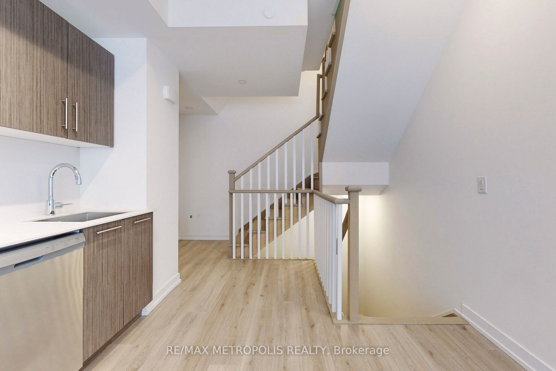 871 Sheppard Avenue W, #42