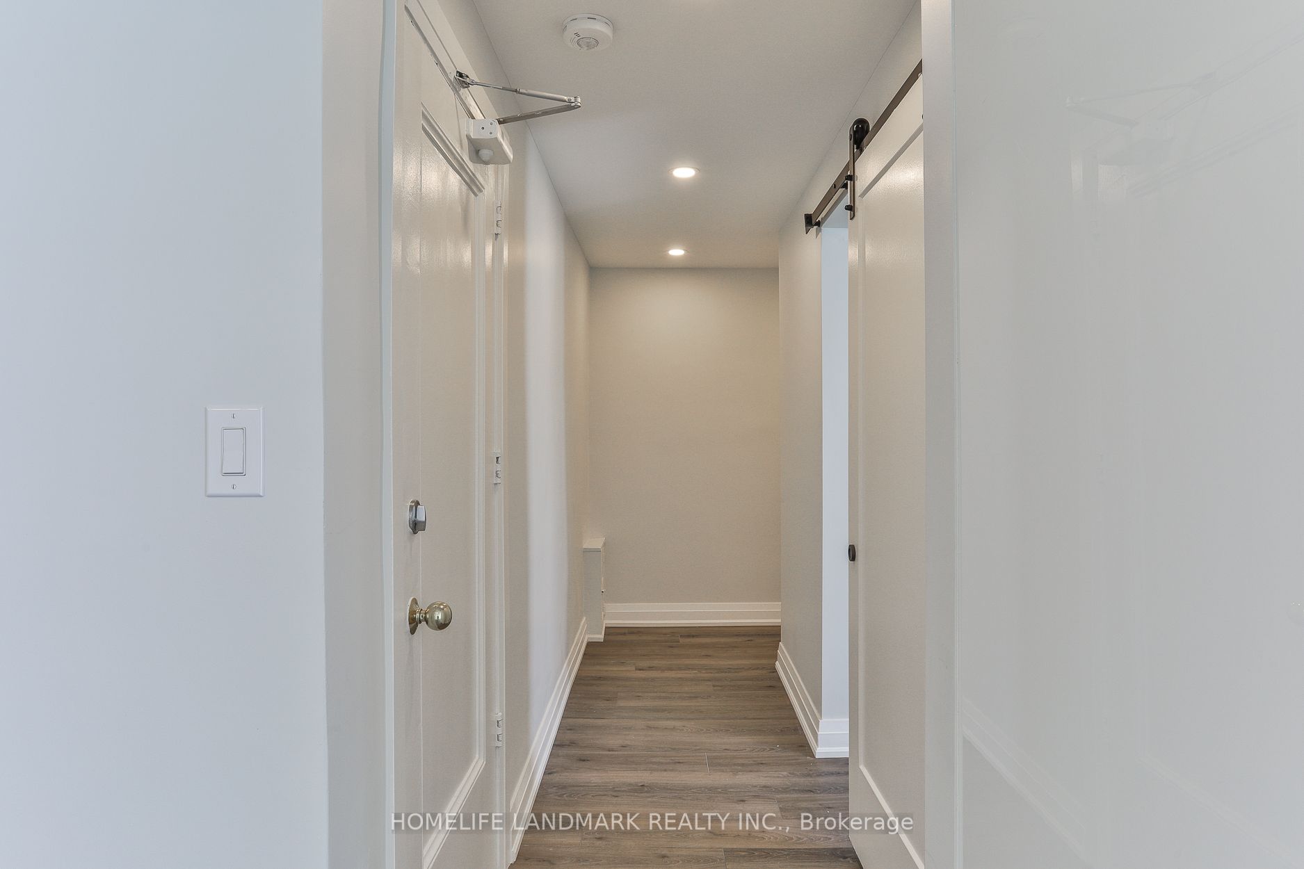 697 Eglinton Ave W, #402