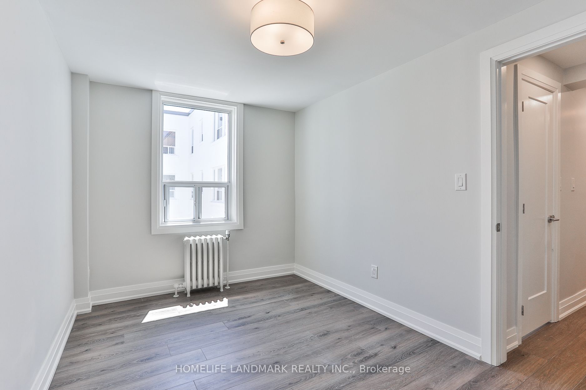 697 Eglinton Ave W, #402
