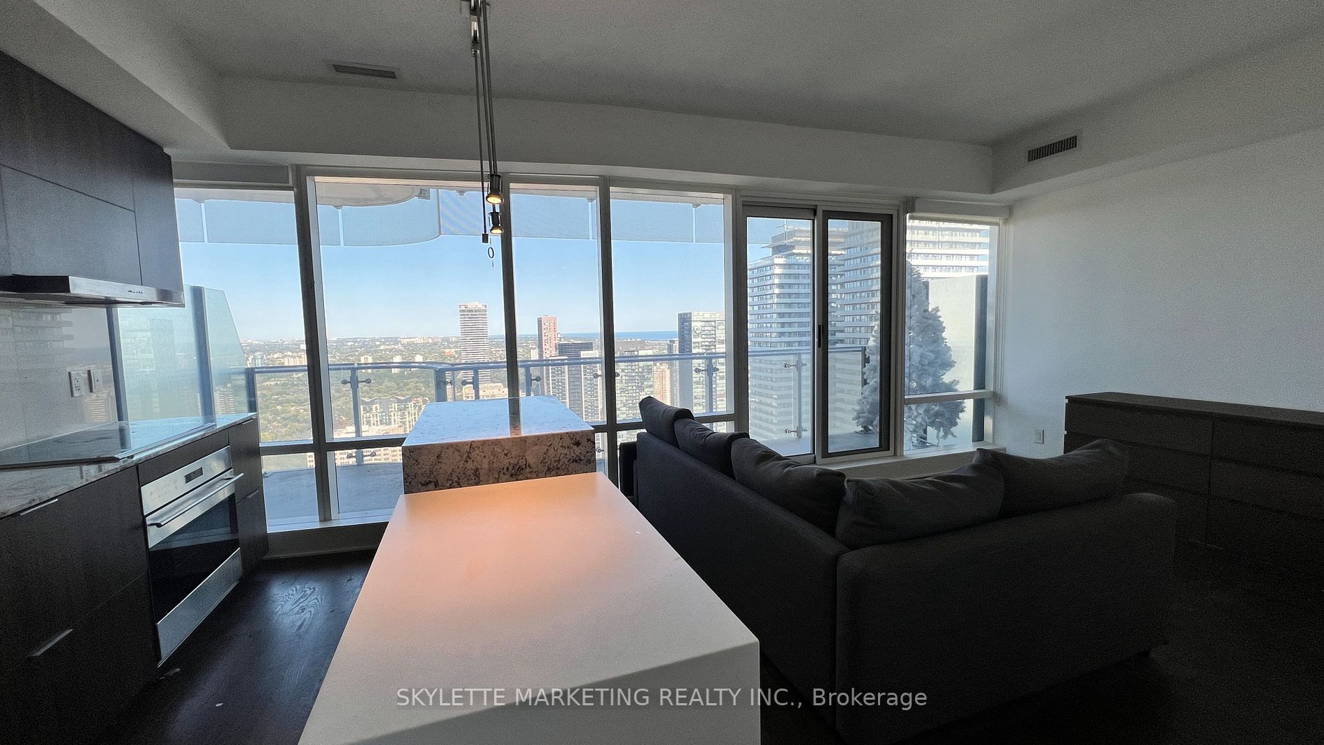 1 Bloor Street E, #4502