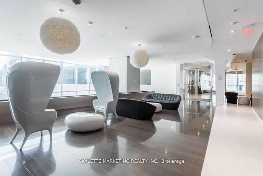 1 Bloor Street E, #4502
