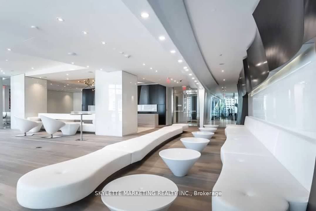 1 Bloor Street E, #4502