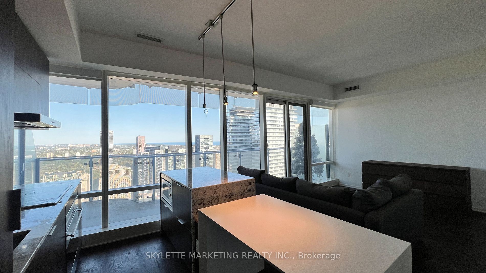1 Bloor Street E, #4502