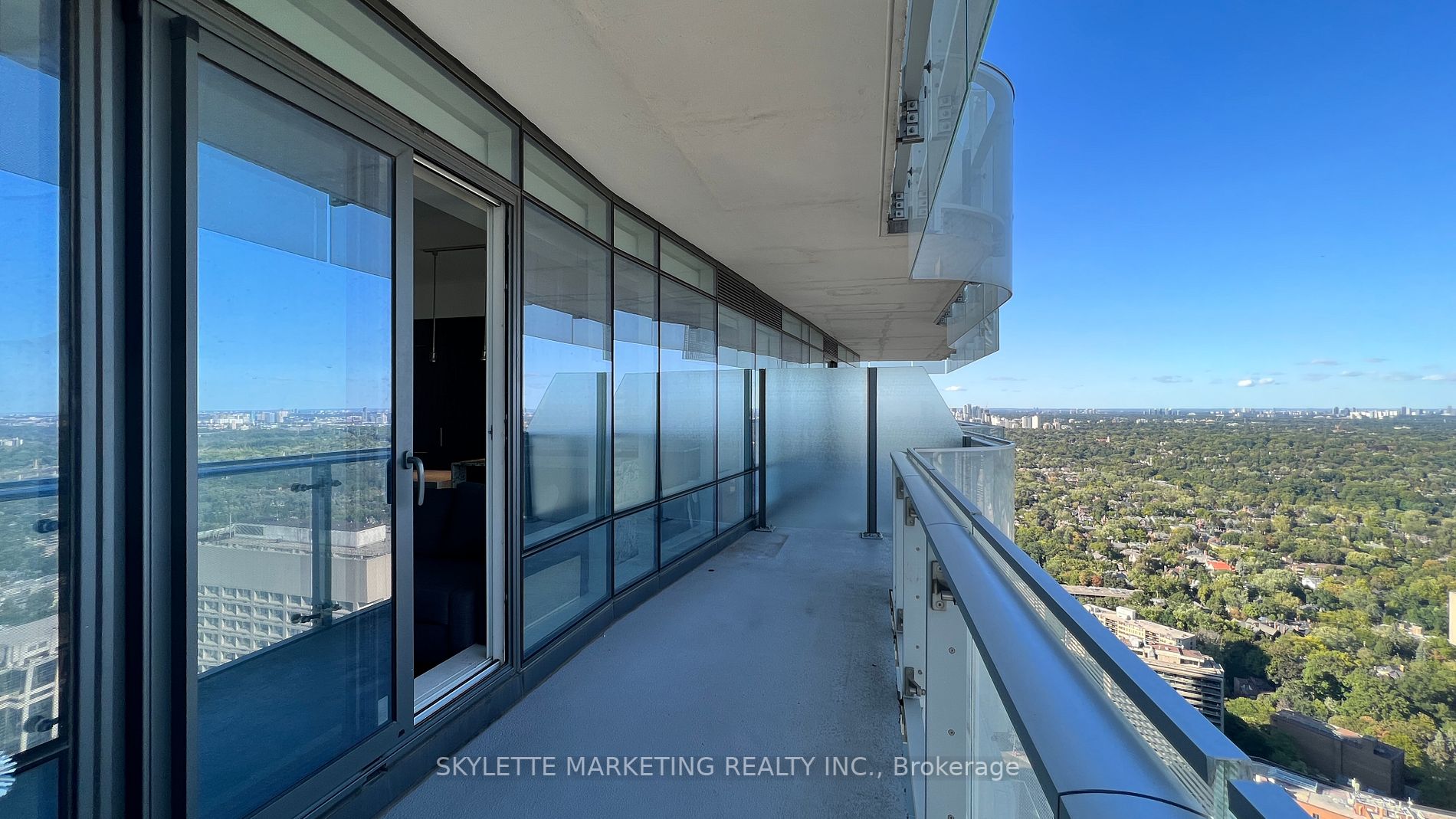 1 Bloor Street E, #4502