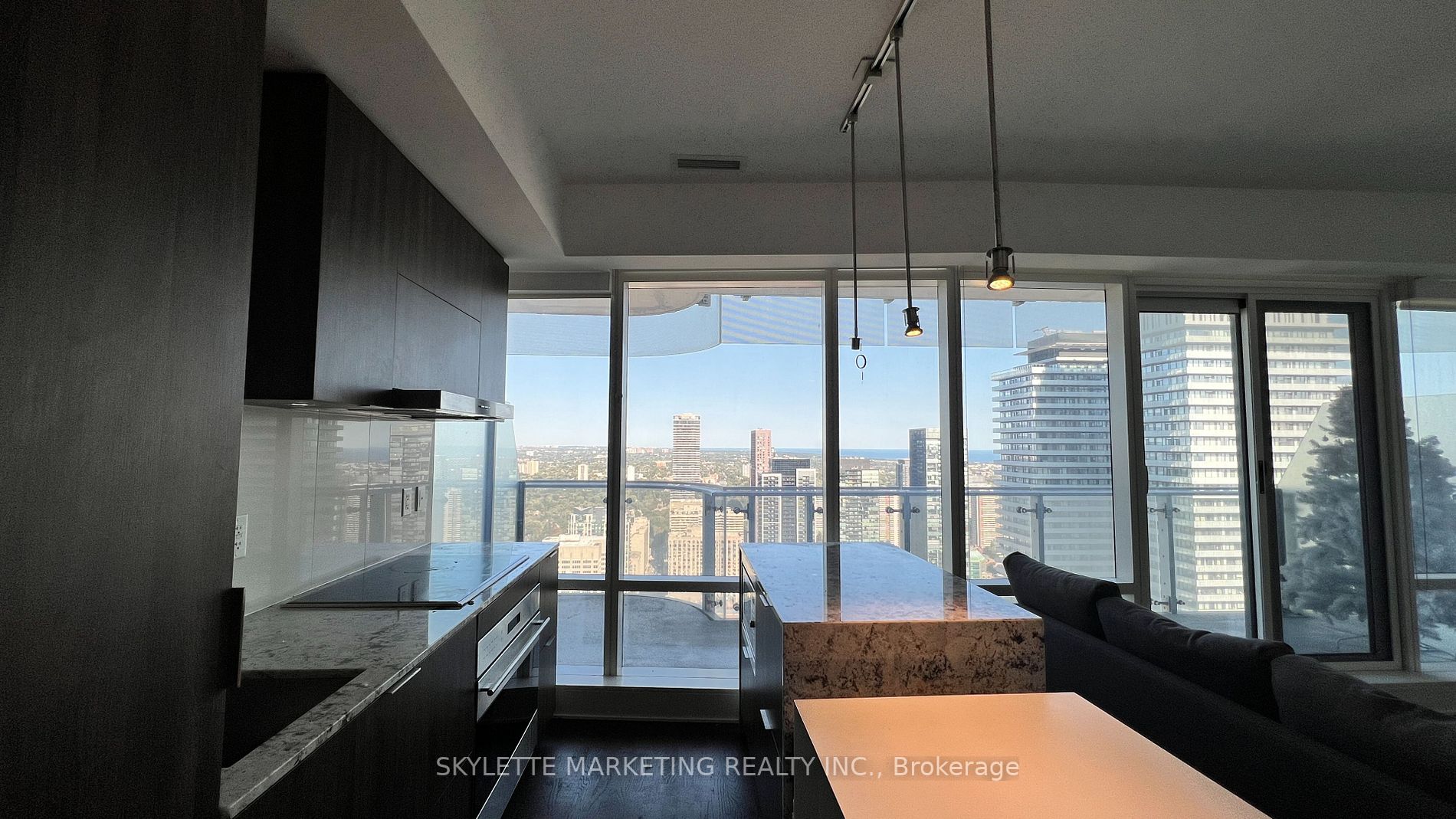 1 Bloor Street E, #4502