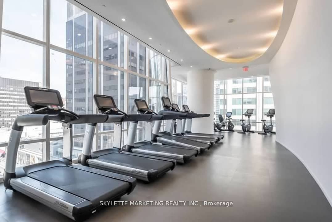1 Bloor Street E, #4502