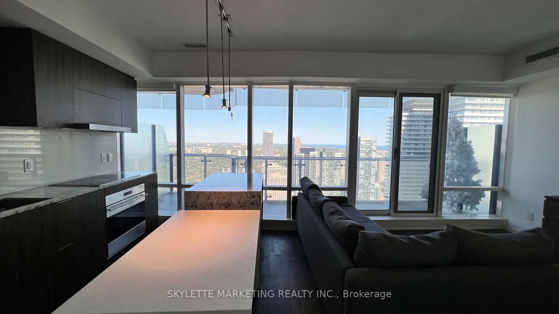 1 Bloor Street E, #4502