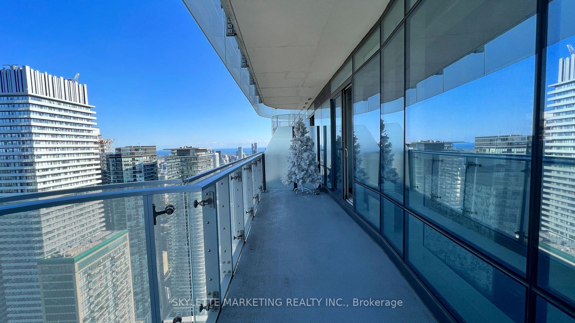 1 Bloor Street E, #4502