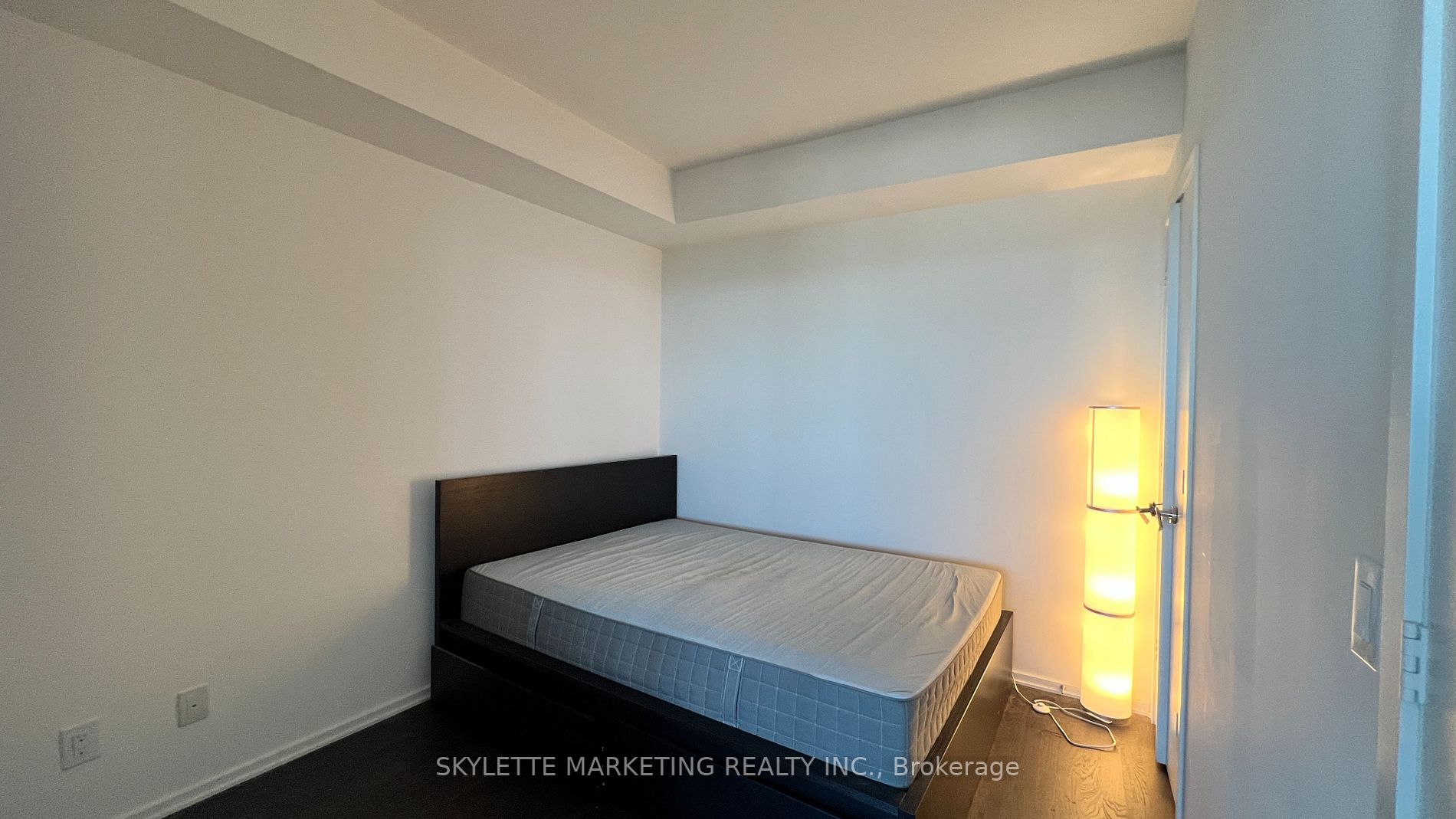 1 Bloor Street E, #4502