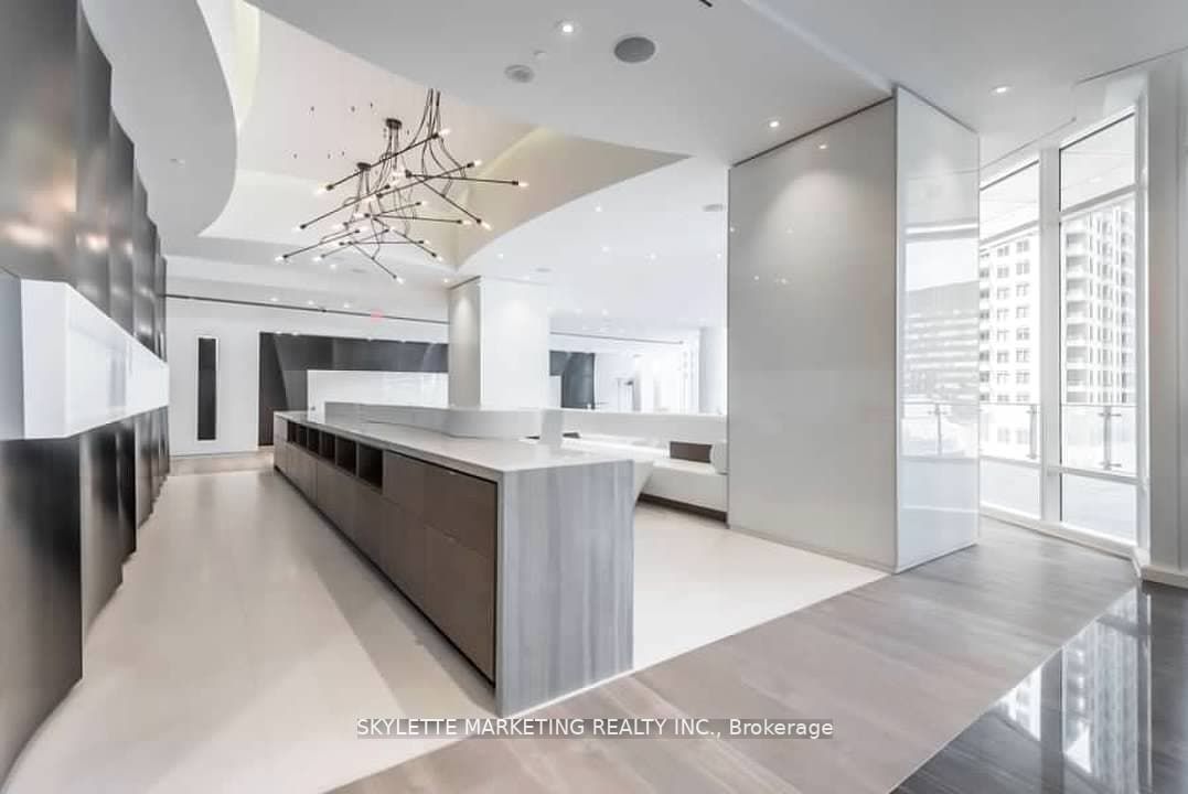 1 Bloor Street E, #4502