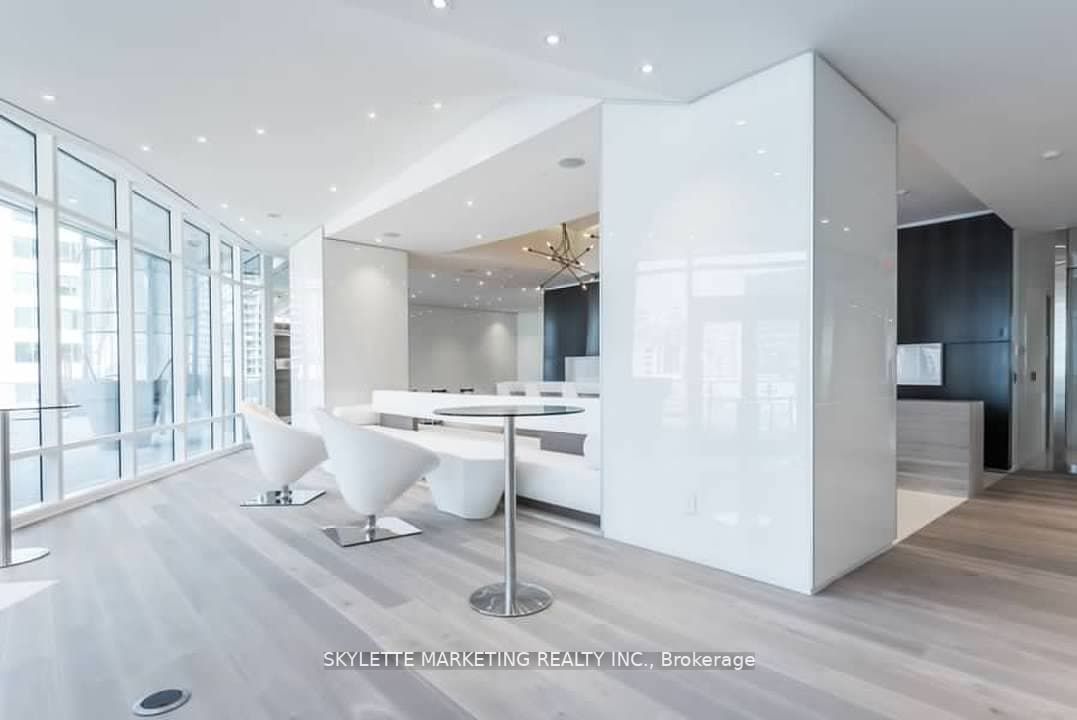 1 Bloor Street E, #4502