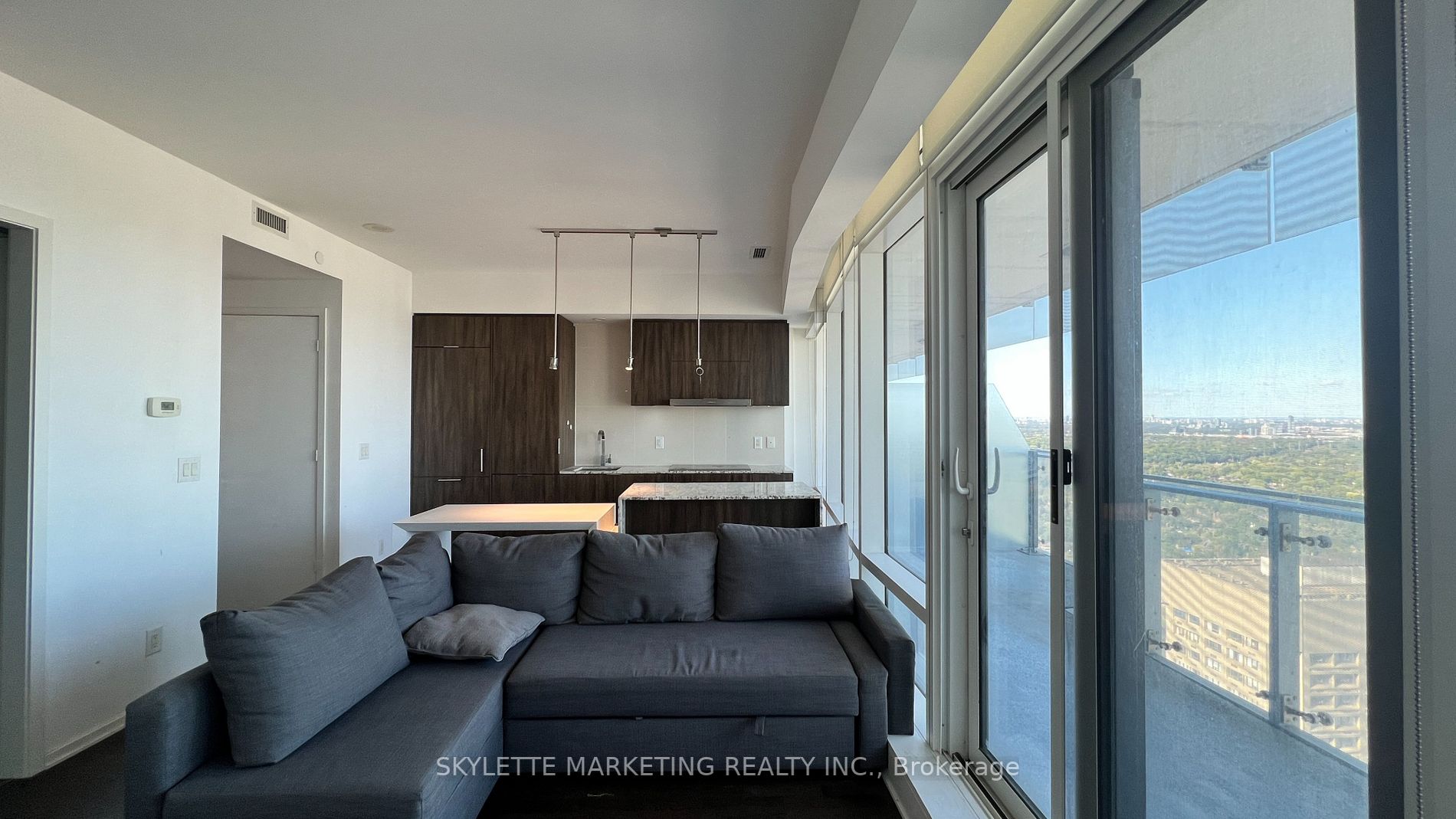 1 Bloor Street E, #4502