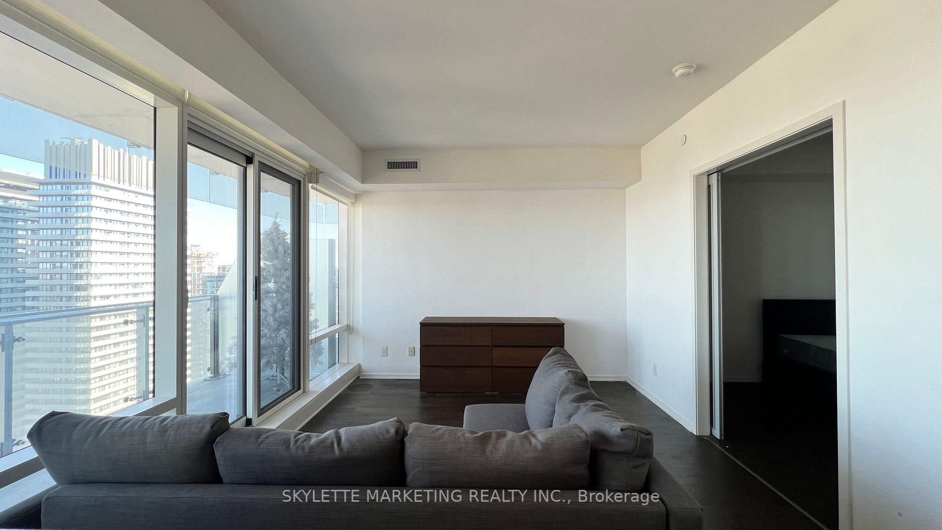 1 Bloor Street E, #4502