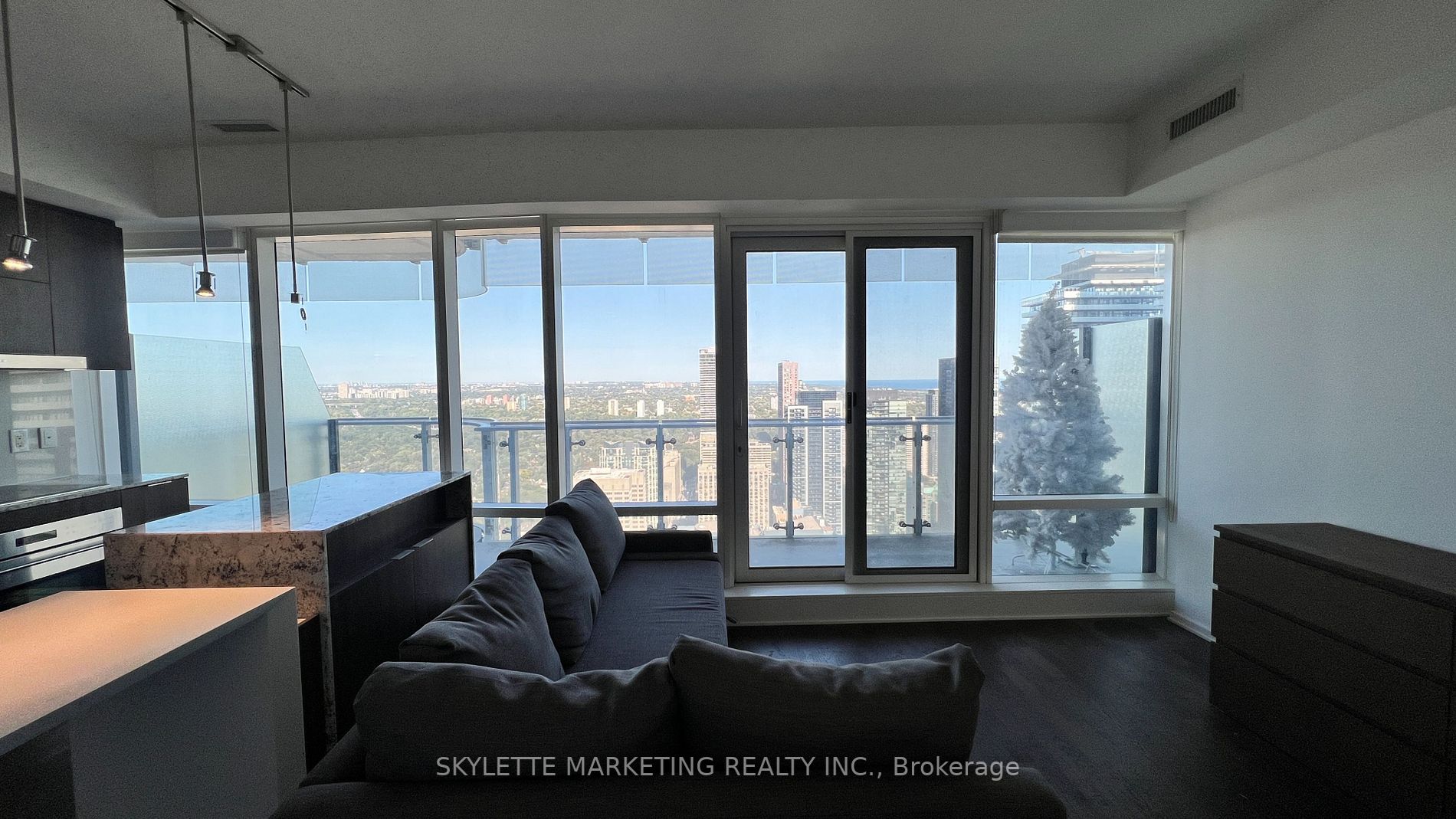1 Bloor Street E, #4502