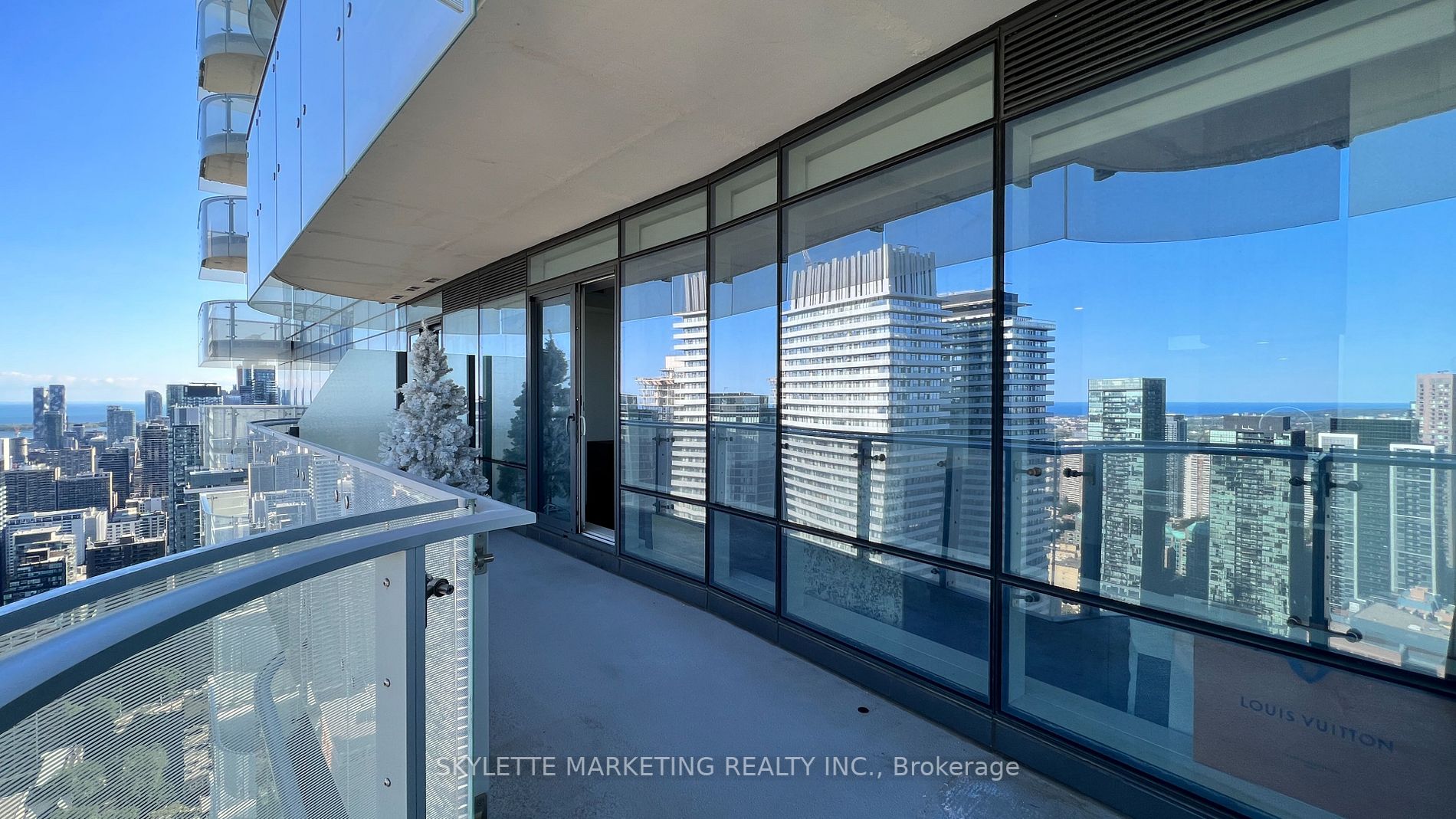 1 Bloor Street E, #4502